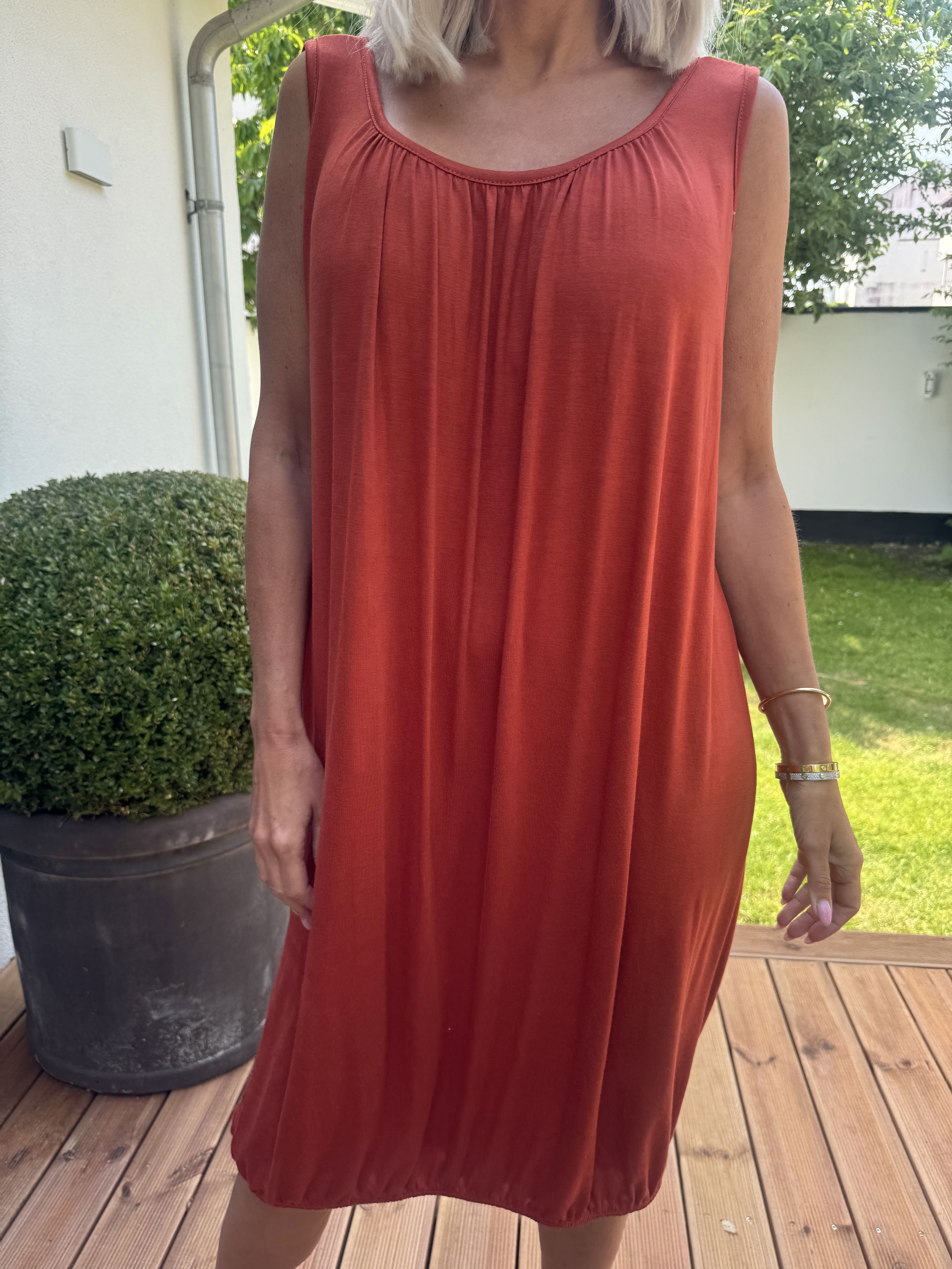 Miracle Sleeveless Dress - Basis kjole i viskose med elastik forneden